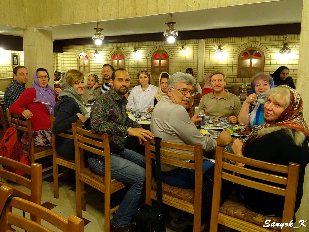 0203 Тур в Иран 2017 Sharzeh restaurant Shiraz