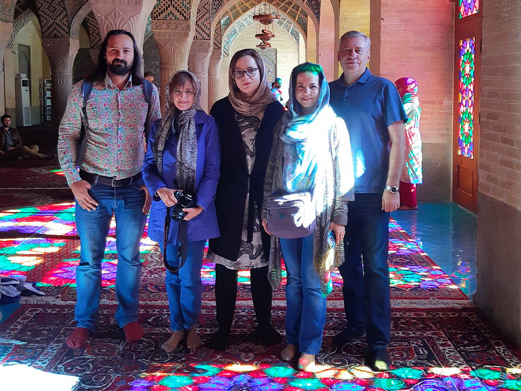 001 Тур в Иран Shiraz Nasir ol Molk Mosque