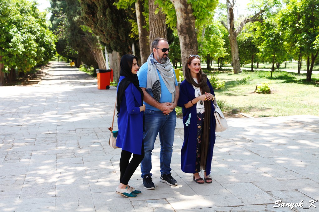 0011 Тур в Иран 2018 Shiraz Delgosha garden