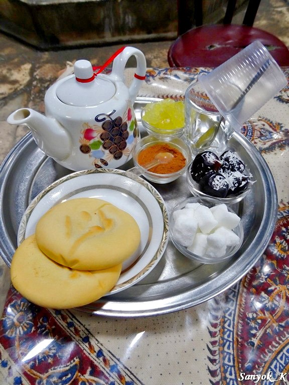 3456 Kashan Hammam e Khan chaykhaneh tea with cinnamon kolucheh dates Кашан Чайхана Хаммам Хан чай с корицей