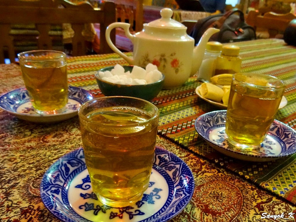 2682 Shiraz Saray e Mehr chaykhaneh restaurant Шираз Чайхана Сарай йе Мехр шафрановый чай