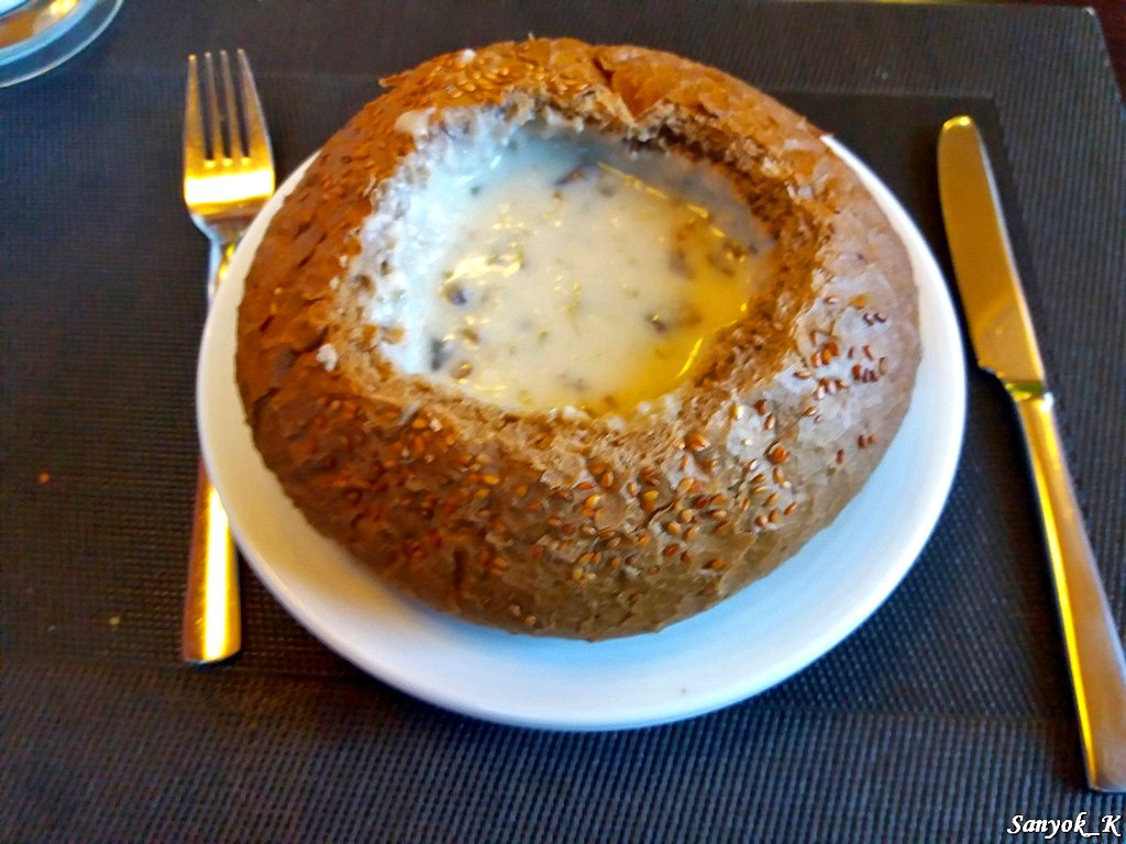 2518 Yazd Caesar restaurant iranian food mushroom soup in bread Йезд Ресторан Цезарь грибной суп в хлебе